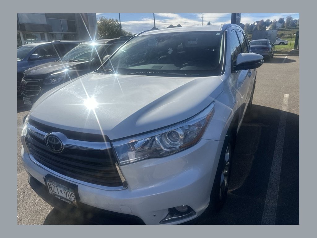 Used 2016 Toyota Highlander Limited with VIN 5TDDKRFH1GS307097 for sale in Maplewood, Minnesota