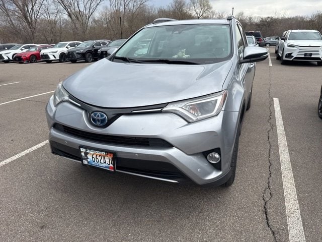 Used 2018 Toyota RAV4 XLE with VIN JTMRJREV6JD250544 for sale in Maplewood, Minnesota