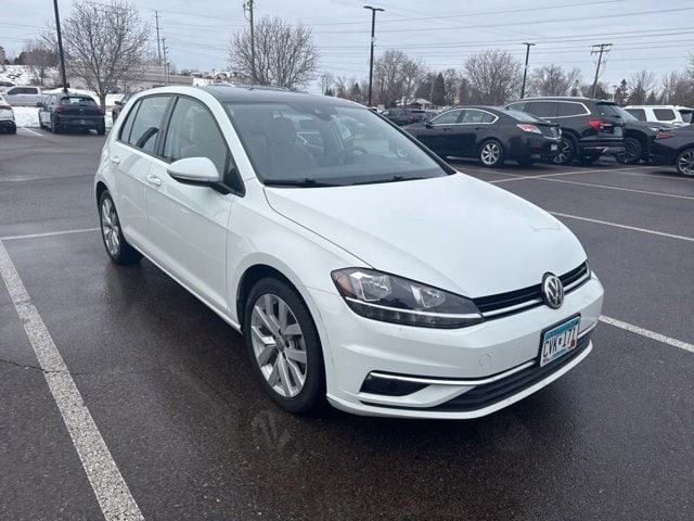 2019 Volkswagen Golf SE's photo