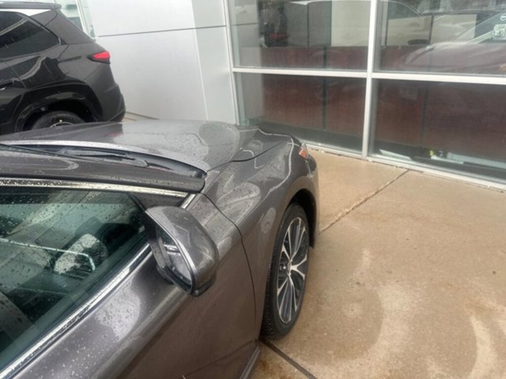 Used 2020 Toyota Camry SE Sedan