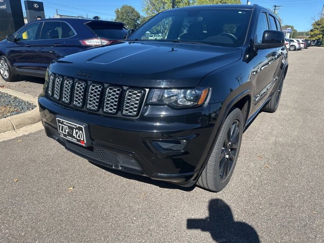 2021 Jeep Grand Cherokee Laredo X photo 3
