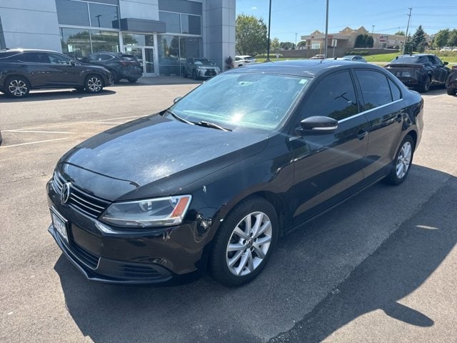 Used 2014 Volkswagen Jetta SE with VIN 3VWD17AJ2EM318430 for sale in Maplewood, Minnesota