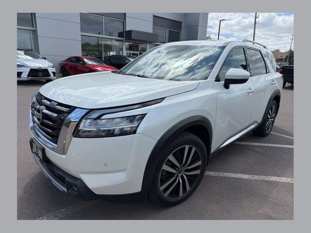 2024 Nissan Pathfinder Platinum 4WD's photo