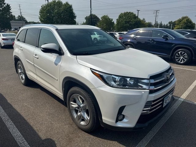 Used 2018 Toyota Highlander Limited with VIN 5TDDZRFH2JS905542 for sale in Maplewood, Minnesota