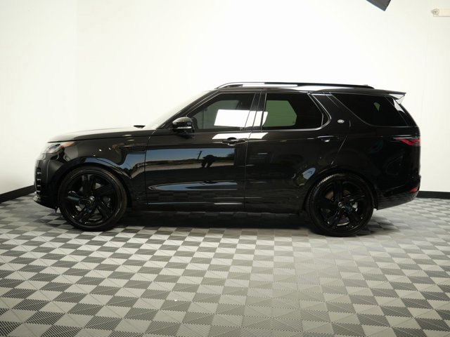 2024 Land Rover Discovery P360 Dynamic SE photo 2