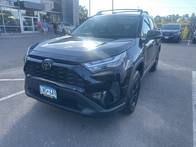 2022 Toyota RAV4 XLE photo 3