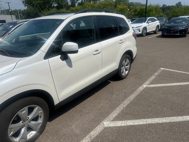 Used 2016 Subaru Forester i Premium with VIN JF2SJADC2GH482256 for sale in Maplewood, Minnesota
