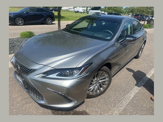 2020 Lexus ES 350's photo