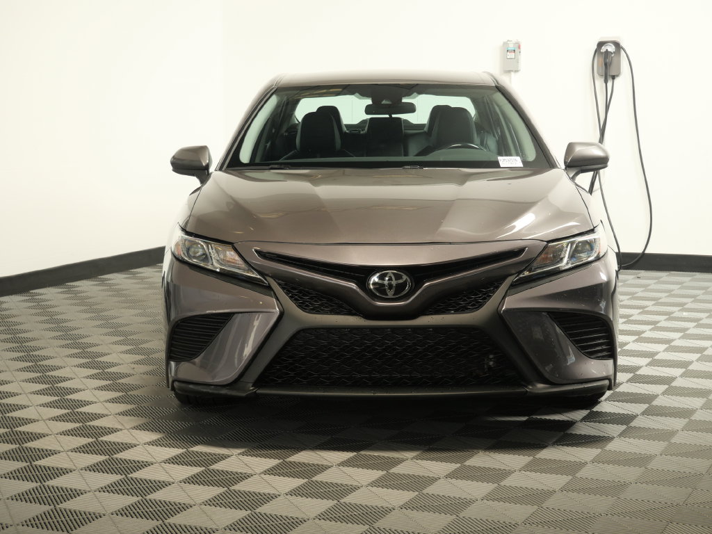 Used 2020 Toyota Camry SE with VIN 4T1G11AK2LU368335 for sale in Maplewood, Minnesota