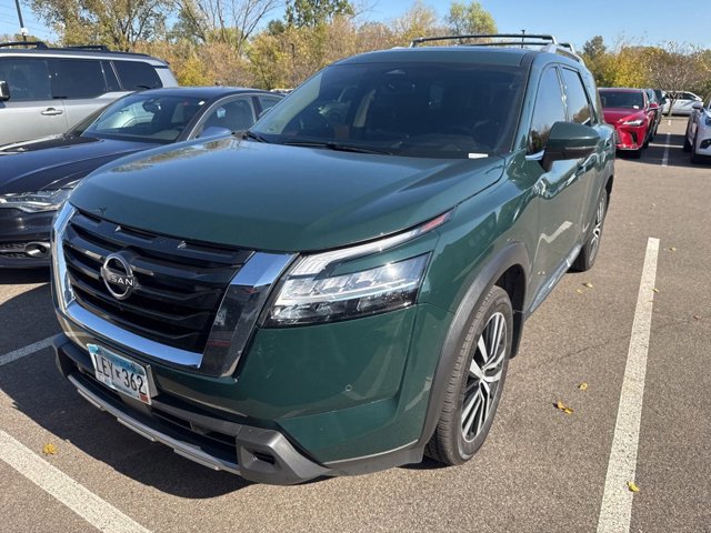 2023 Nissan Pathfinder Platinum photo 2