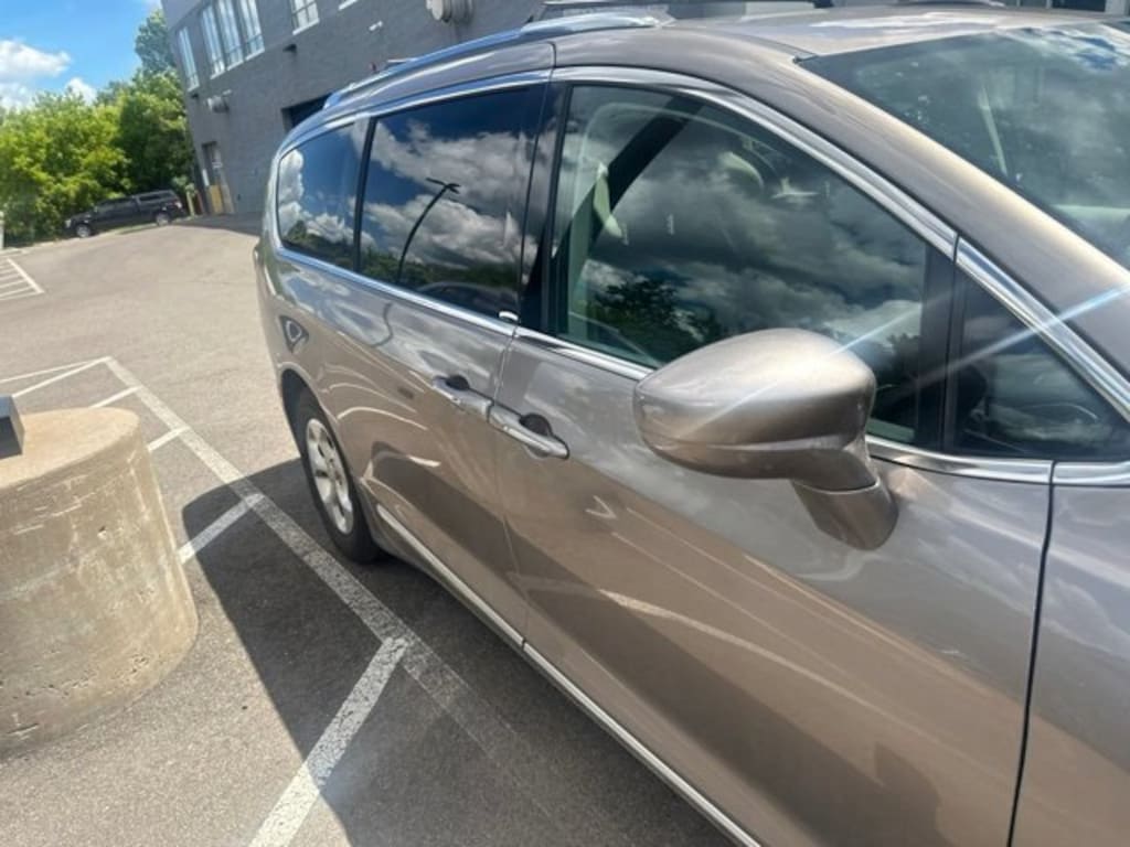 New 2017 Chrysler Pacifica Touring-L Plus Van