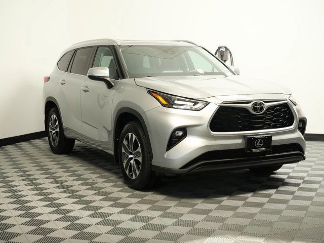 2022 Toyota Highlander XLE's photo