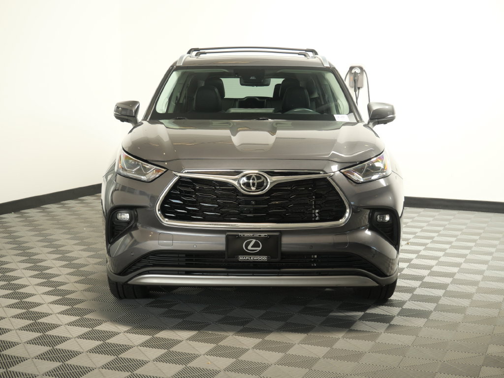 Used 2023 Toyota Highlander Platinum with VIN 5TDKDRBHXPS527491 for sale in Maplewood, Minnesota