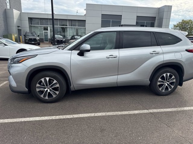 2022 Toyota Highlander XLE photo 4