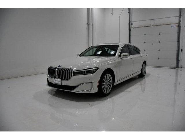 2022 BMW 7 Series 740i's photo