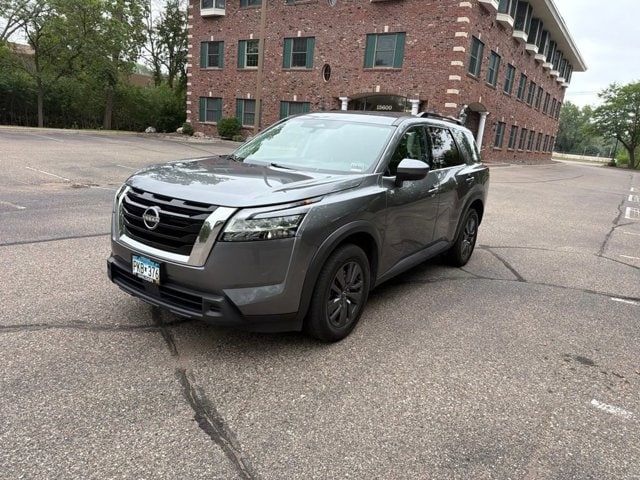 Used 2022 Nissan Pathfinder SV with VIN 5N1DR3BCXNC240397 for sale in Maplewood, Minnesota