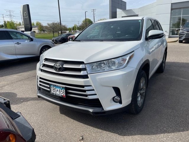 Used 2019 Toyota Highlander LE Plus with VIN 5TDBZRFH4KS926708 for sale in Maplewood, Minnesota