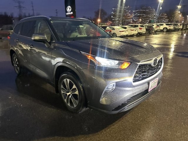2020 Toyota Highlander XLE's photo