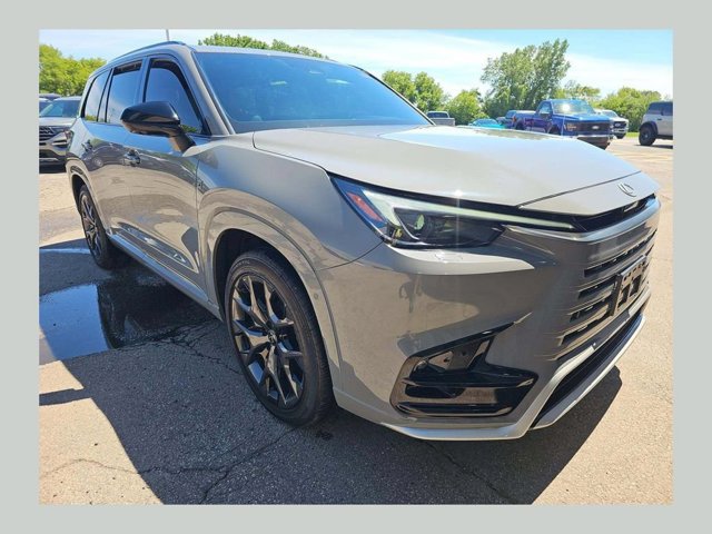 2025 Lexus TX 500h's photo