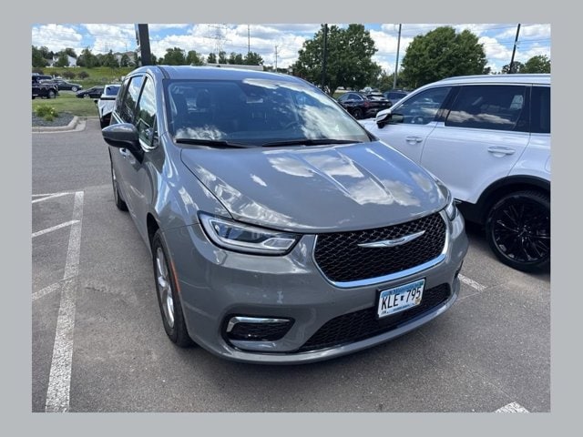 2023 Chrysler Pacifica Touring L AWD's photo