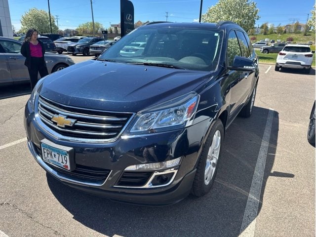 Used 2016 Chevrolet Traverse 1LT with VIN 1GNKVGKDXGJ137428 for sale in Maplewood, Minnesota