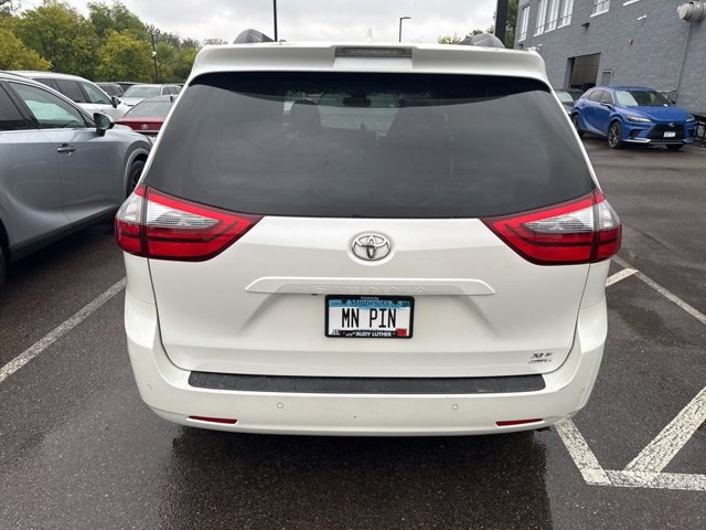 2020 Toyota Sienna XLE photo 4