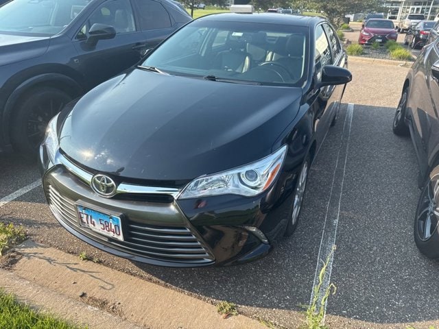 Used 2015 Toyota Camry XLE with VIN 4T1BF1FK4FU942975 for sale in Oakbrook Terrace, IL