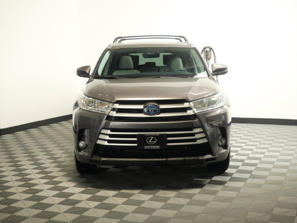 Used 2019 Toyota Highlander XLE with VIN 5TDJGRFH3KS071260 for sale in Maplewood, Minnesota