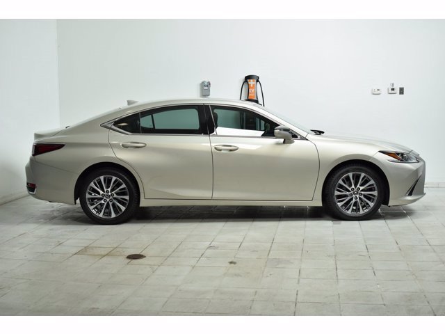 Used 2021 Lexus ES 250 with VIN 58AD11D1XMU004518 for sale in Maplewood, Minnesota