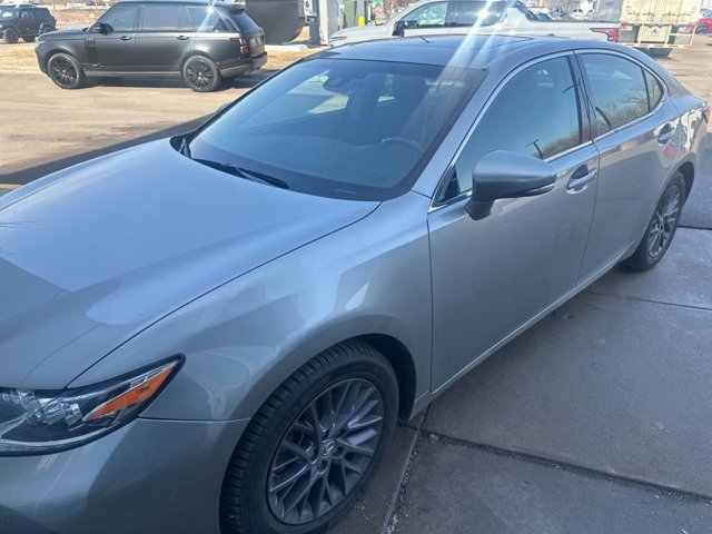 Used 2018 Lexus ES 350 with VIN 58ABK1GG6JU090152 for sale in Maplewood, Minnesota