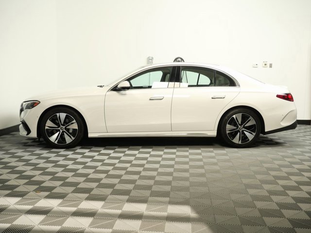2025 Mercedes Benz E 350 4MATIC photo 4
