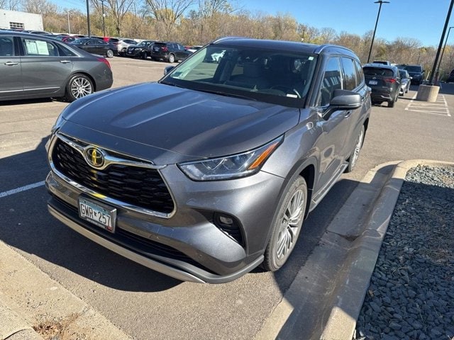 2021 Toyota Highlander Platinum's photo