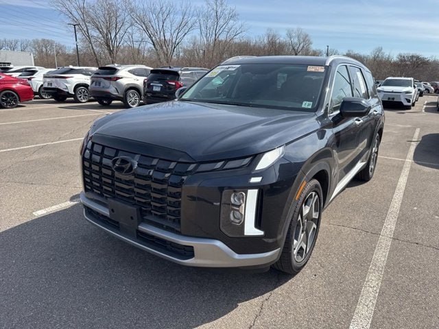 Used 2023 Hyundai Palisade SEL with VIN KM8R4DGE8PU491534 for sale in Maplewood, Minnesota