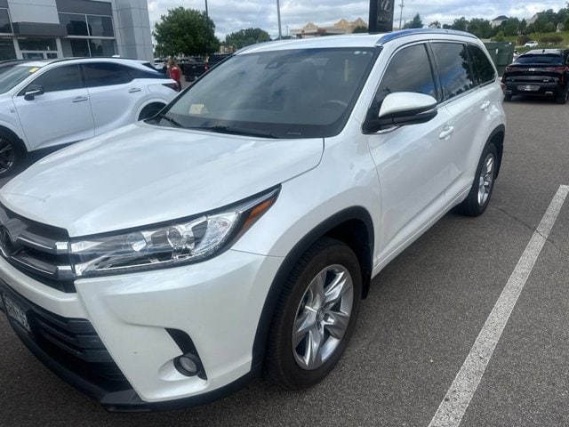 Used 2018 Toyota Highlander Limited with VIN 5TDDZRFH4JS903971 for sale in Maplewood, Minnesota