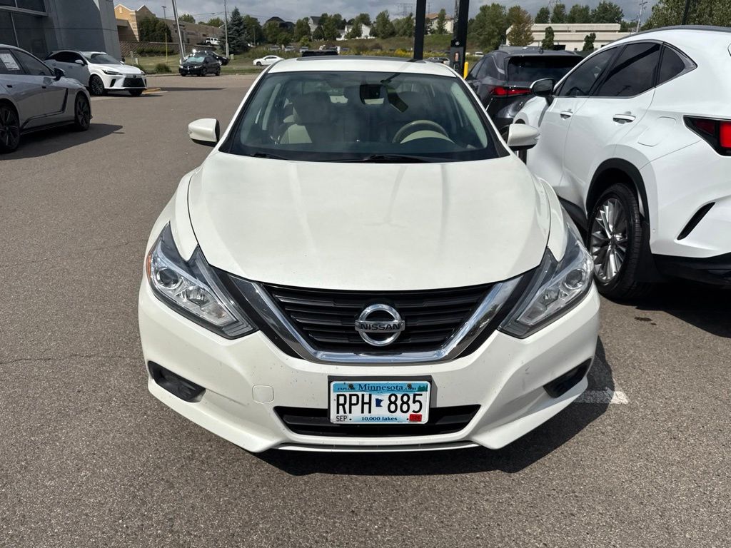 Used 2017 Nissan Altima SL with VIN 1N4AL3AP1HC227609 for sale in Maplewood, MN
