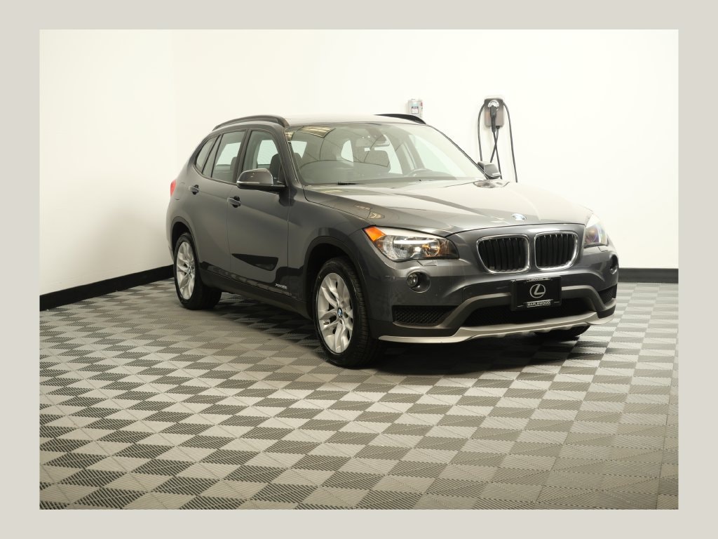 Used 2015 BMW X1 28i with VIN WBAVL1C54FVY39328 for sale in Maplewood, Minnesota