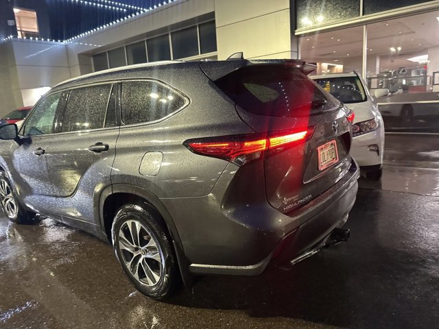 2020 Toyota Highlander XLE photo 3