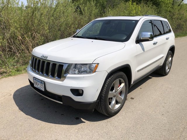 Used 2013 Jeep Grand Cherokee Limited with VIN 1C4RJFBG3DC520229 for sale in Maplewood, Minnesota