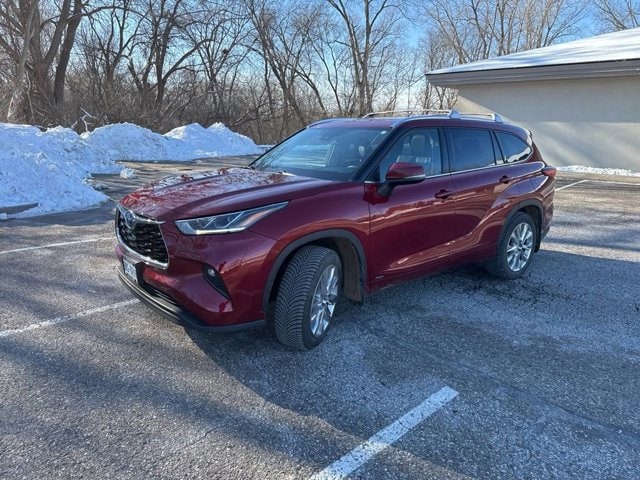 Used 2022 Toyota Highlander Limited with VIN 5TDXBRCH1NS544459 for sale in Maplewood, Minnesota