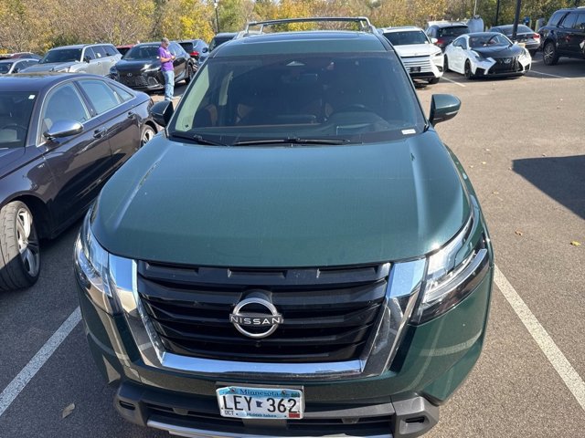2023 Nissan Pathfinder Platinum photo 3
