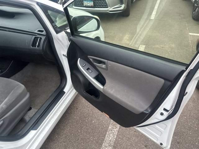 2013 Toyota Prius Three photo 2