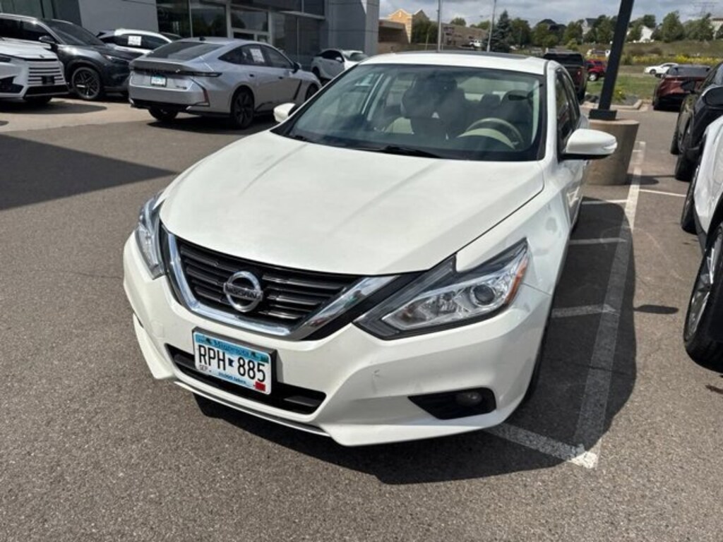 Used 2017 Nissan Altima 2.5 SL Sedan