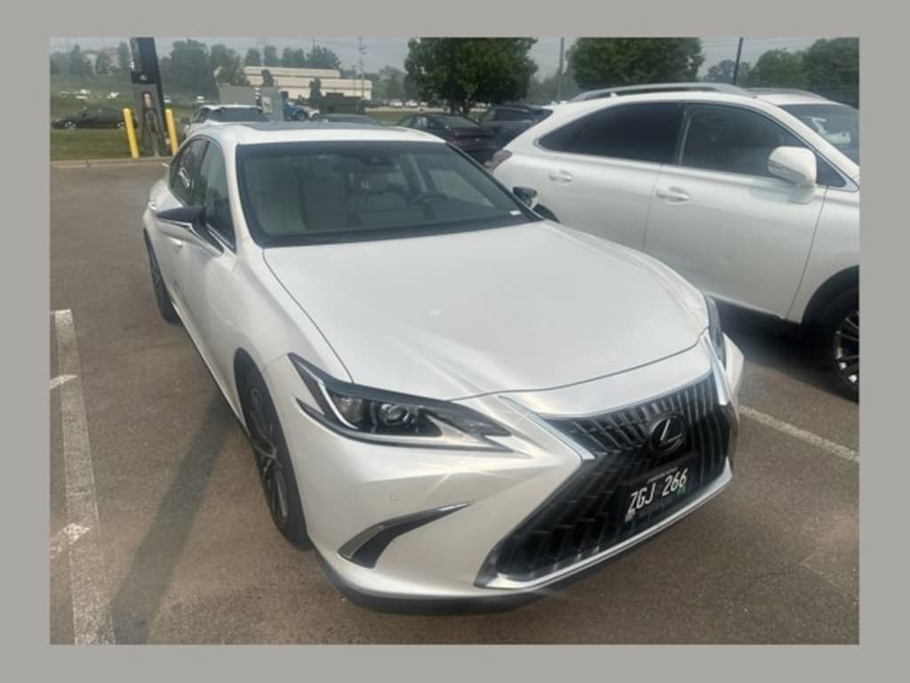Used 2024 Lexus ES 350 Sedan