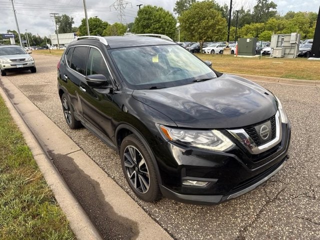 Used 2017 Nissan Rogue SL with VIN 5N1AT2MV2HC873039 for sale in Maplewood, Minnesota