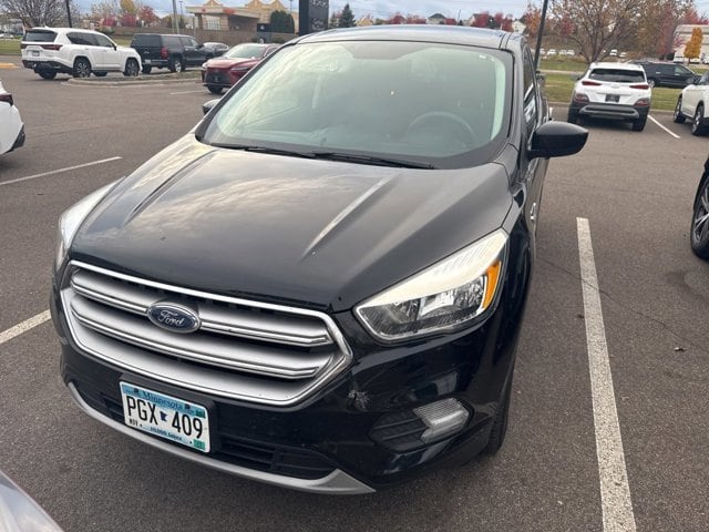 Used 2017 Ford Escape SE with VIN 1FMCU0GD6HUB60796 for sale in Oakbrook Terrace, IL