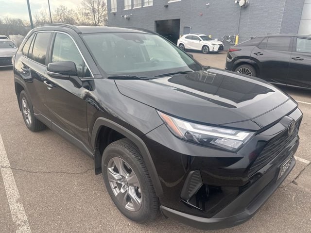 Used 2022 Toyota RAV4 XLE with VIN 2T3P1RFVXNC264799 for sale in Maplewood, Minnesota