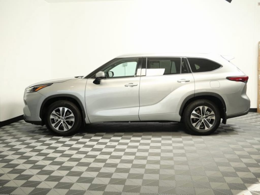 Used 2022 Toyota Highlander XLE SUV