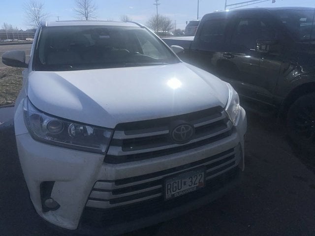 Used 2018 Toyota Highlander Limited Platinum with VIN 5TDDZRFH4JS494337 for sale in Maplewood, Minnesota