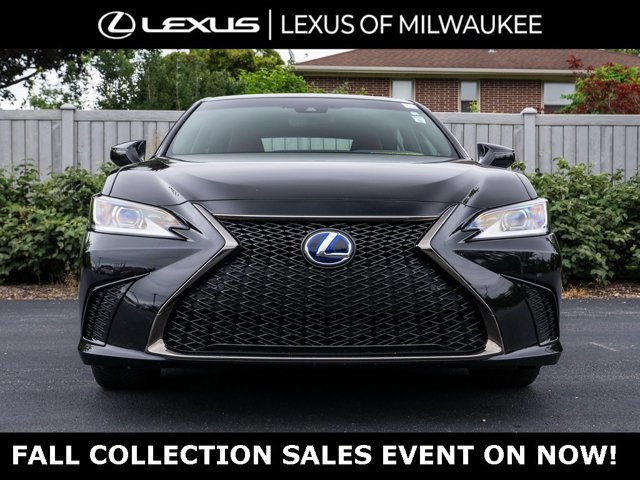 2022 Lexus ES 300h F SPORT photo 2
