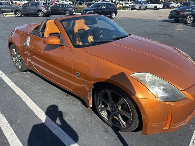 2005 Nissan 350Z Touring photo 2